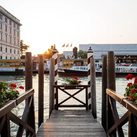 Carlton On The Grand Canal Hotell