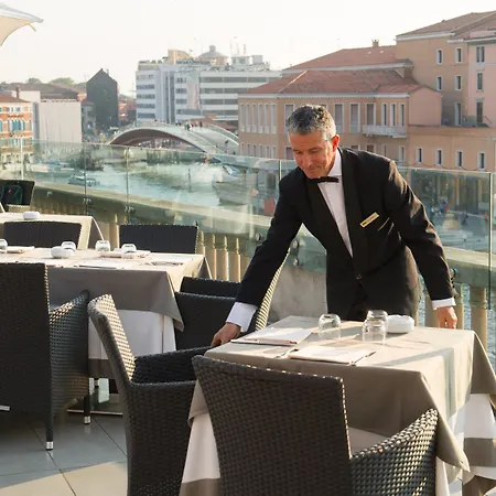 Carlton On The Grand Canal Hotell