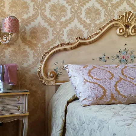 Carlton On The Grand Canal Hotel