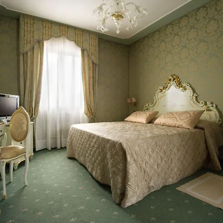 Carlton On The Grand Canal Benátky