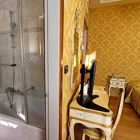 Carlton On The Grand Canal 4*