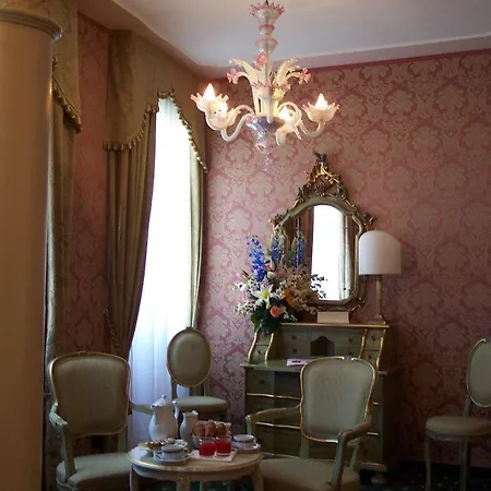 Carlton On The Grand Canal Hotel