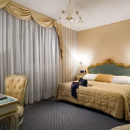 Carlton On The Grand Canal Hotel 4*