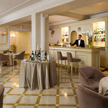 Carlton On The Grand Canal Hotel